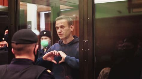  The Navalny Poisoning: A Shocking Attempt to Silence Dissent and its Echoes Across Russia