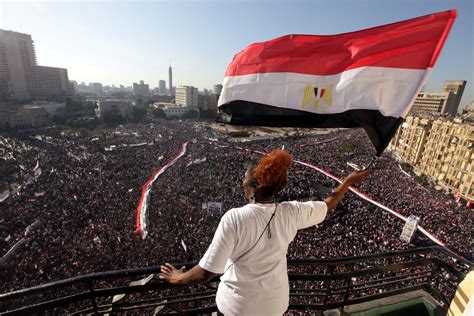 Den egyptiska revolutions vågor av förändring; en djupdykning i händelsernas kedja och dess konsekvenser för nationen